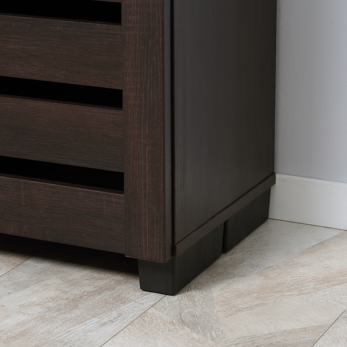 Elegant Shoe Cabinet - 15-Pair Capacity with Adjustable Shelves & Slatted Doors