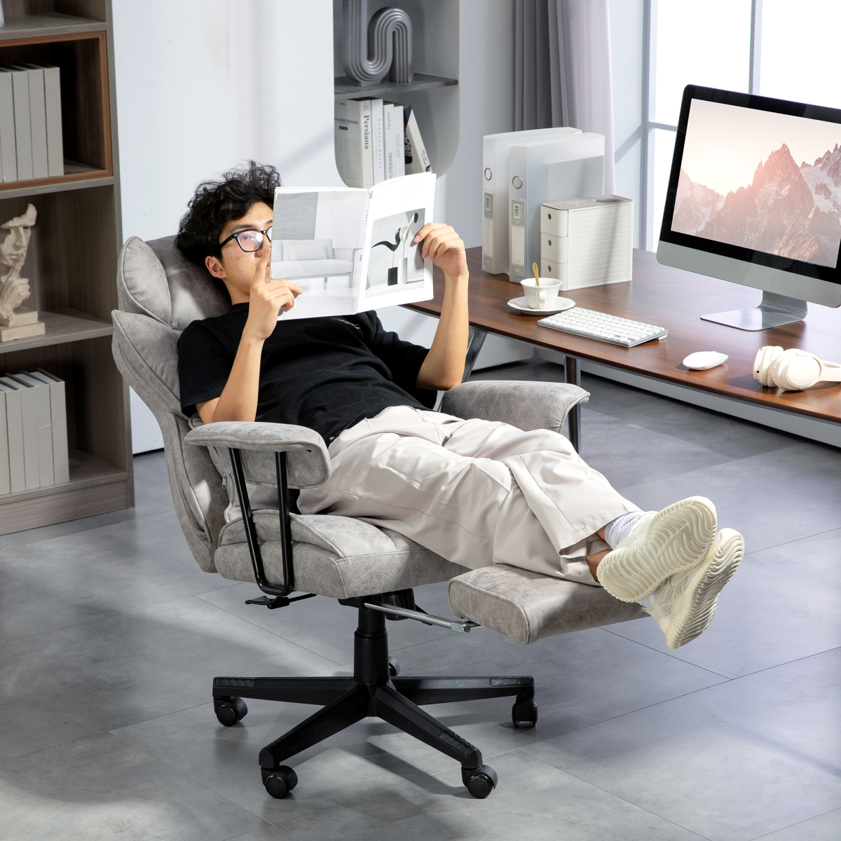 Ergonomic Office Chair with Footrest - Comfort Meets Style in Grey