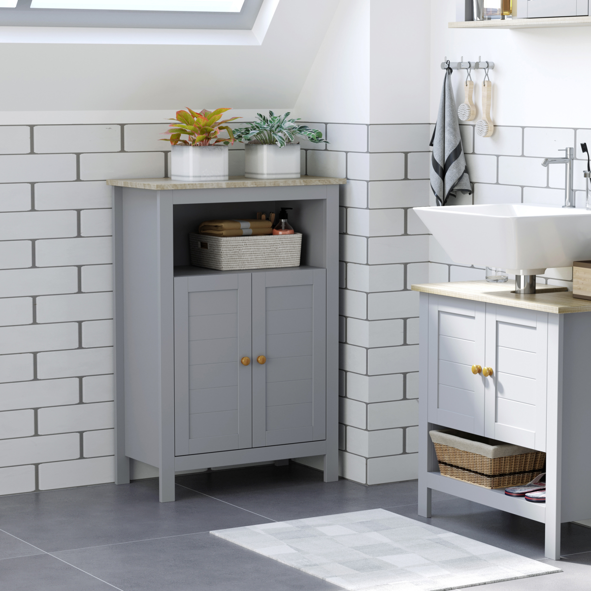 Vintage-Style Kleankin Bathroom Storage Cabinet with Adjustable Shelves