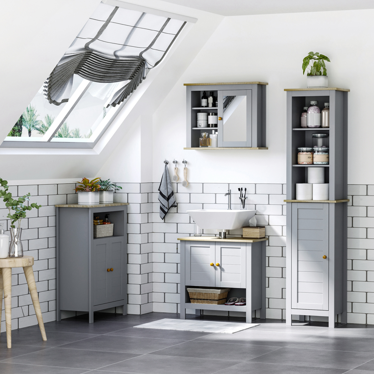 Vintage-Style Kleankin Bathroom Storage Cabinet with Adjustable Shelves