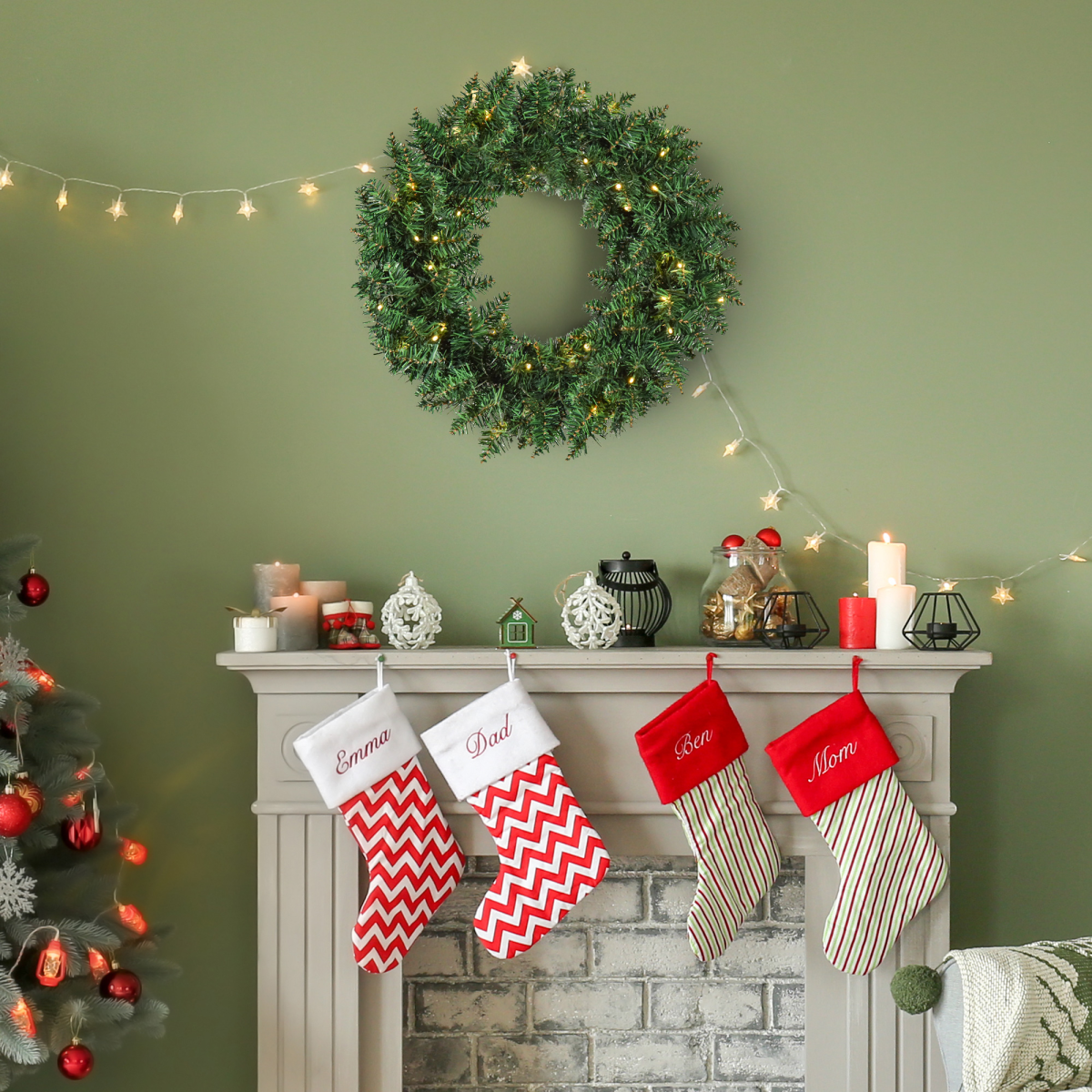 55cm Pre-Lit Christmas Wreath - 50 Warm White LEDs, Cordless Door Decor