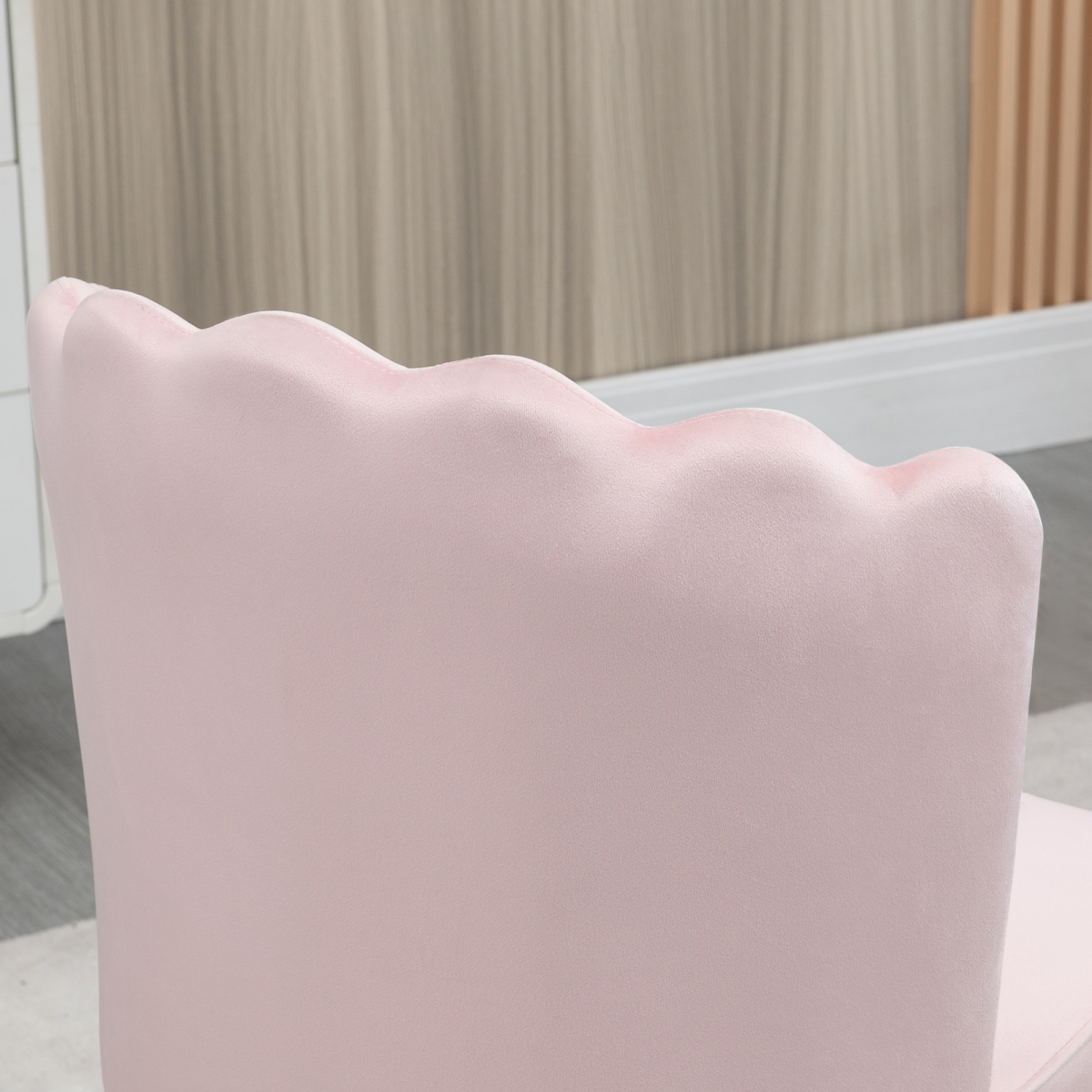 Velvet-Feel Shell Chair: Pink Luxe Accent with Metal Legs