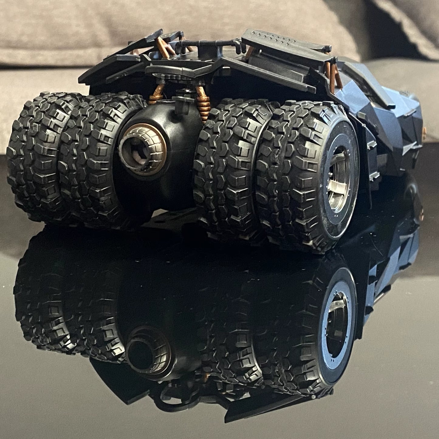 1:24 Batmobile Tumbler Alloy Die Casting Truck Model Sound & Light Start Sprayable Childrens Toys Birthday Present for Childrens