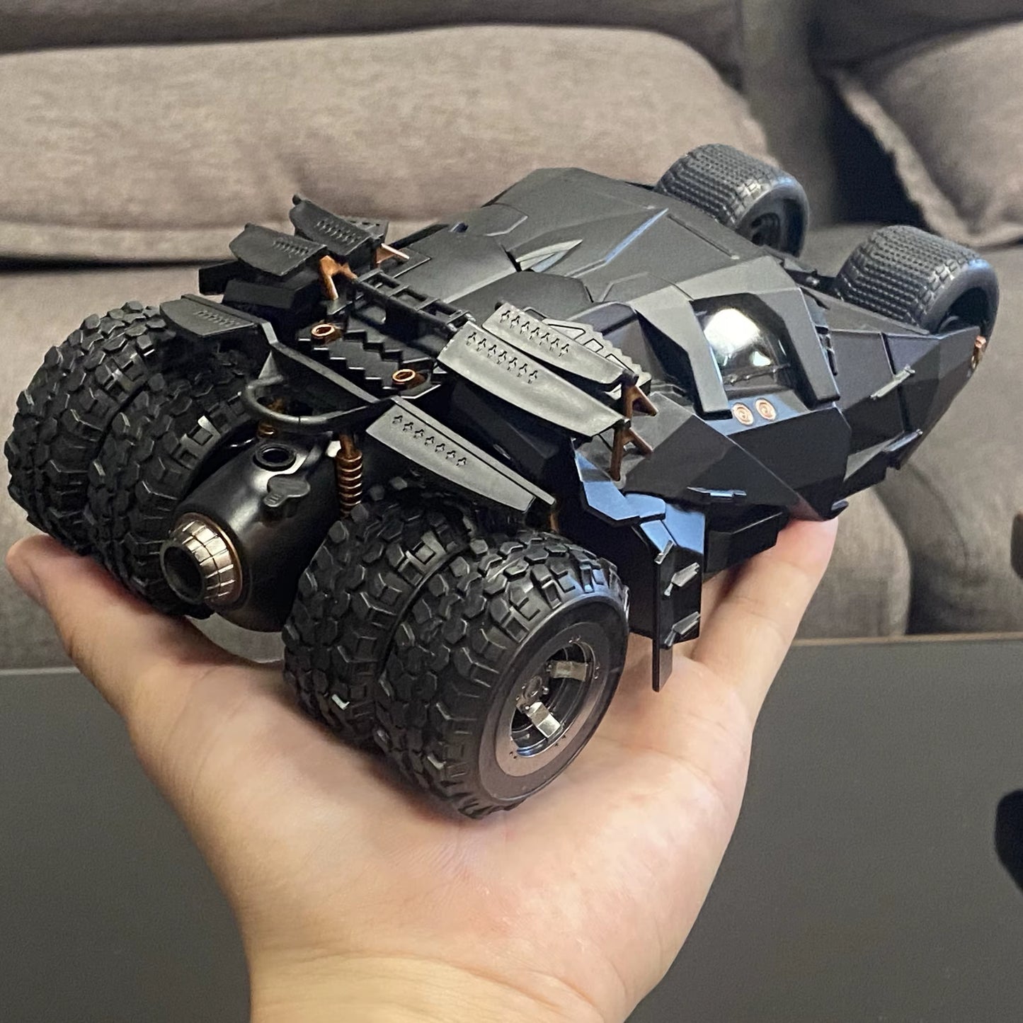 1:24 Batmobile Tumbler Alloy Die Casting Truck Model Sound & Light Start Sprayable Childrens Toys Birthday Present for Childrens